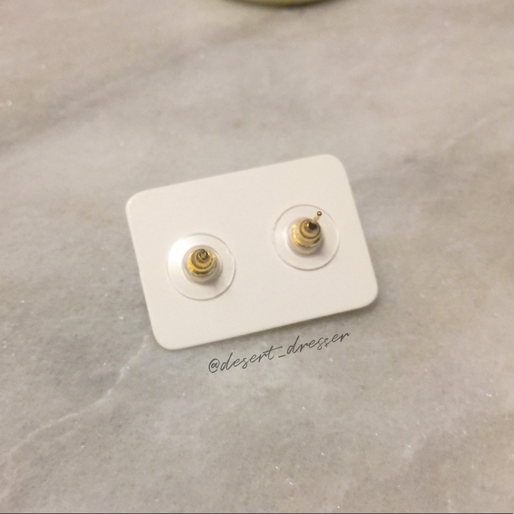 ⬇️Price Drop! Dainty Raw Peridot Earrings - Picture 7 of 8